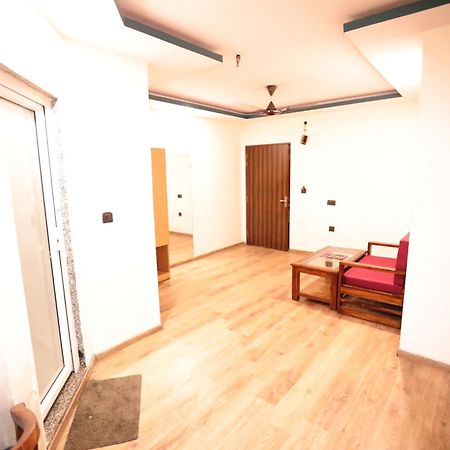 Hotel Noida Grand Sec 58 Экстерьер фото