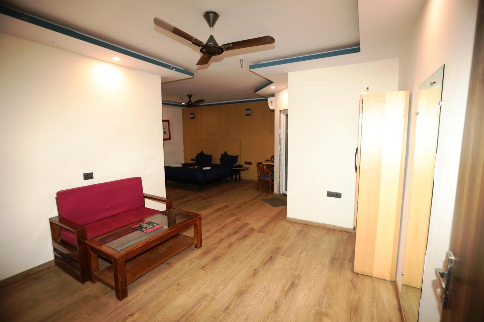 Hotel Noida Grand Sec 58 Экстерьер фото