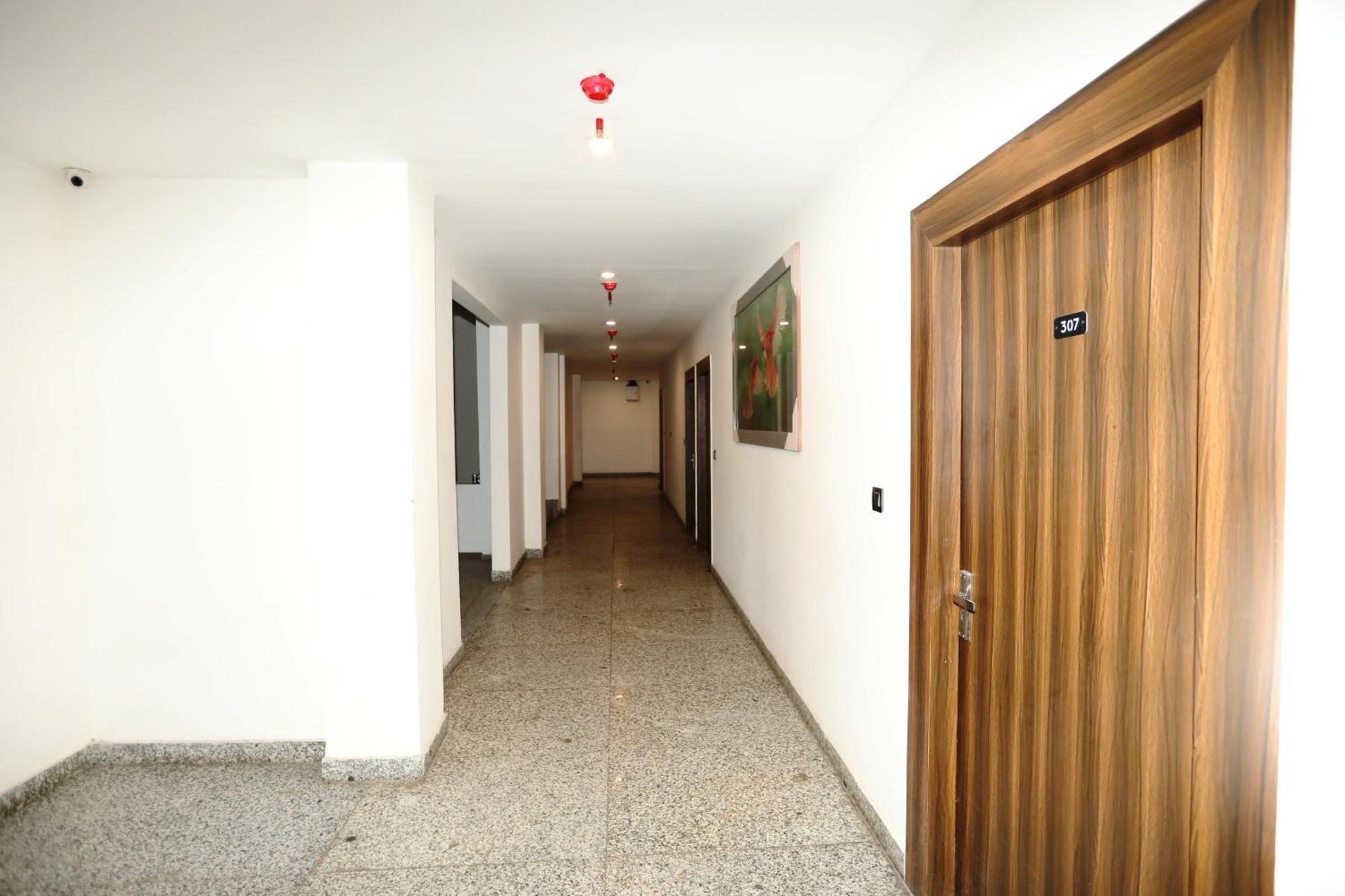 Hotel Noida Grand Sec 58 Экстерьер фото