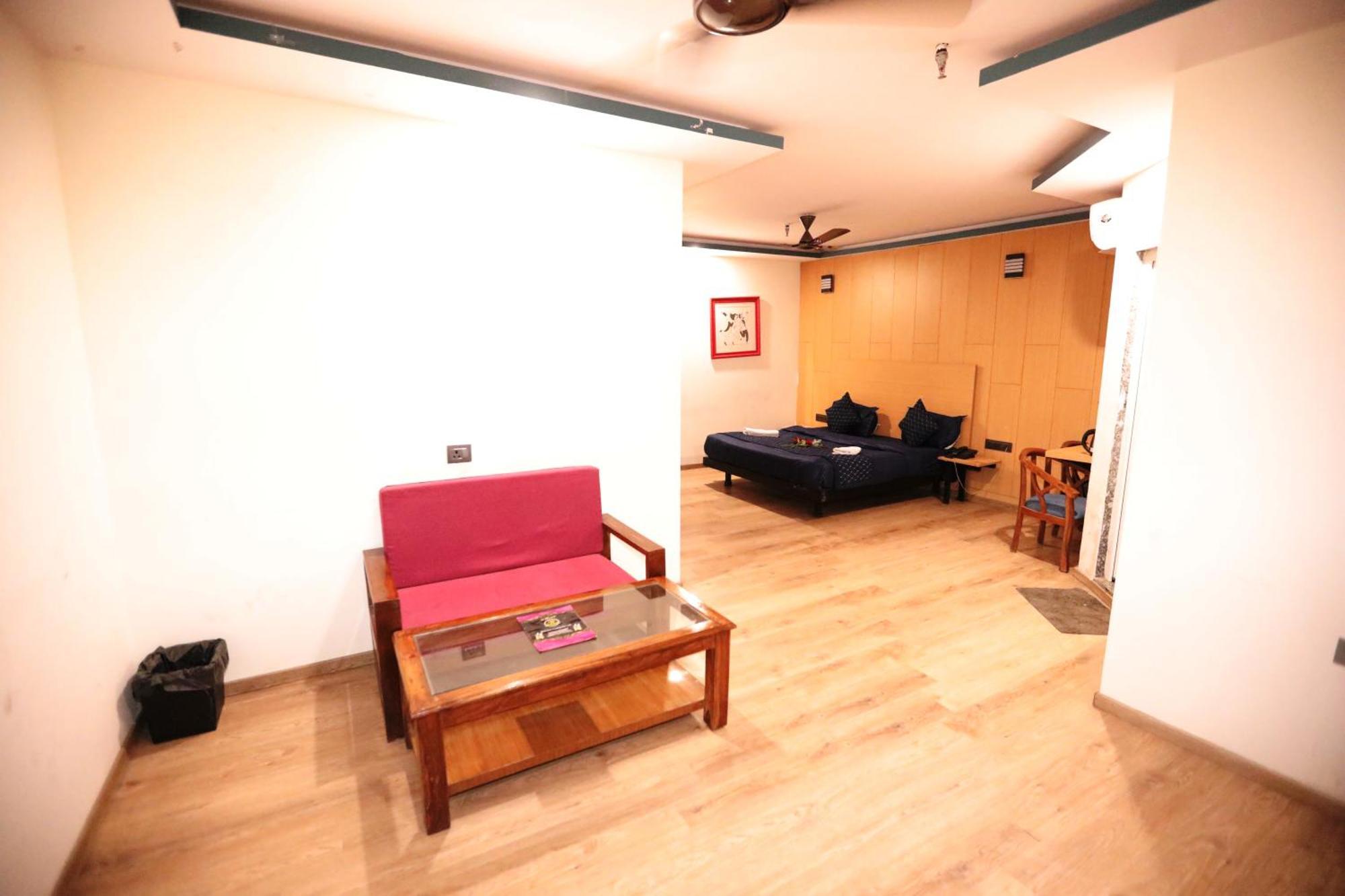 Hotel Noida Grand Sec 58 Экстерьер фото