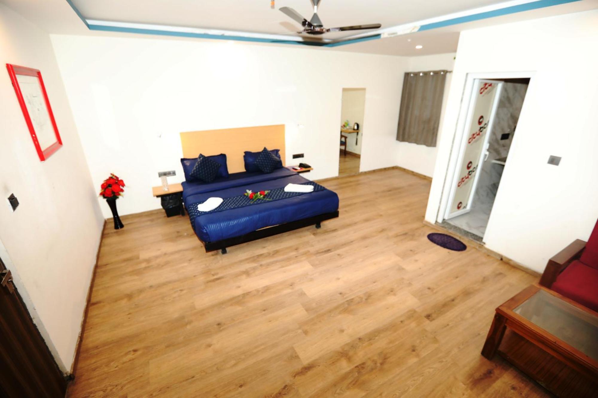 Hotel Noida Grand Sec 58 Экстерьер фото