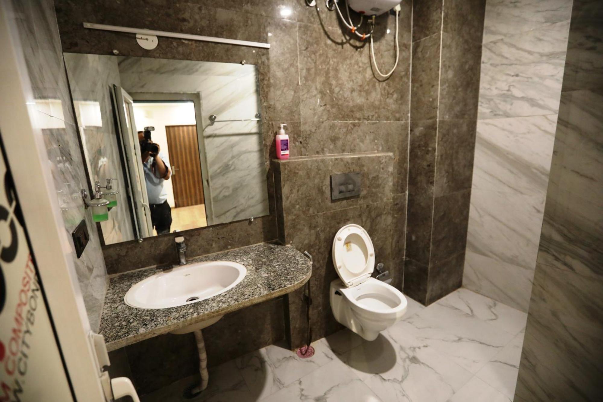 Hotel Noida Grand Sec 58 Экстерьер фото